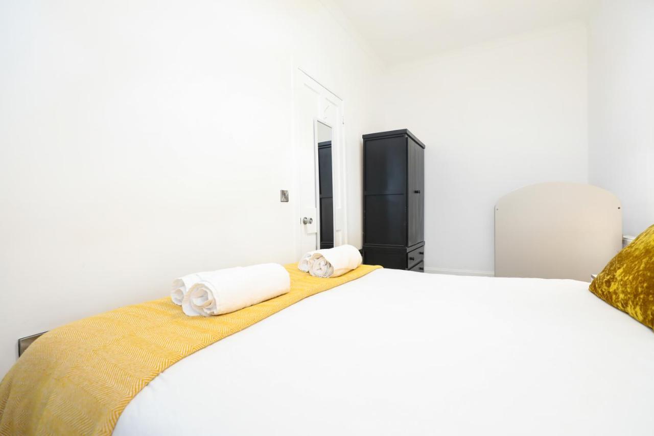Stunning Modern 3 Bedroom Apartment 爱丁堡 外观 照片