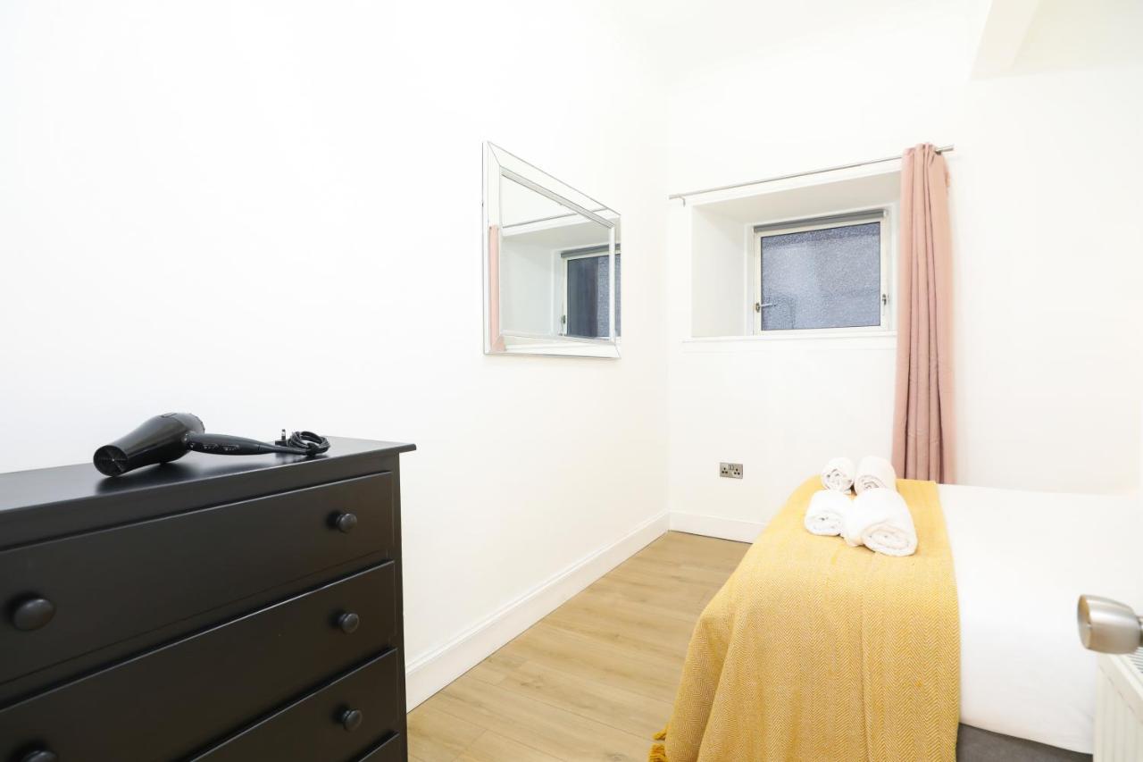 Stunning Modern 3 Bedroom Apartment 爱丁堡 外观 照片